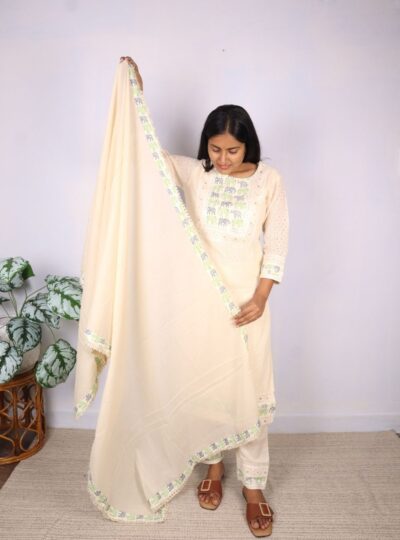 Off White Kurta Set With Dupatta